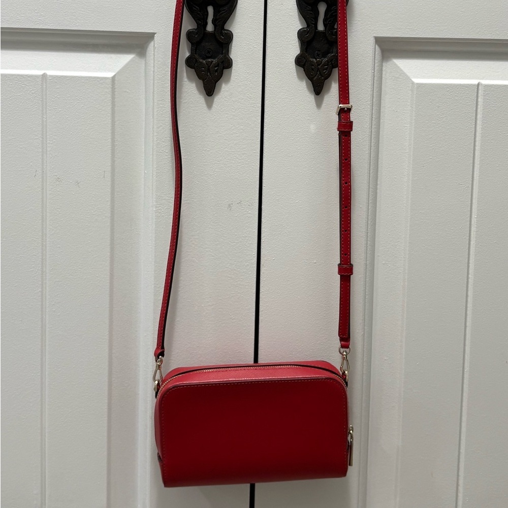 Kate Spade Vibrant Red Zip-Around Wallet - Picture 2 of 6